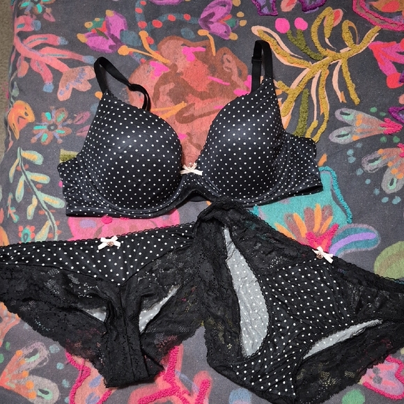 Victoria's Secret Black Polka Dot Lace Bra And 2 Panties Set - Picture 1 of 12